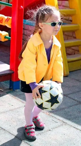 После занятий - активная прогулка. Играем и физически развиваемся