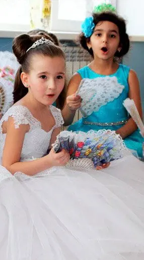 А для тех кому исполнилось шесть лет, в мае предстоит… выпускной